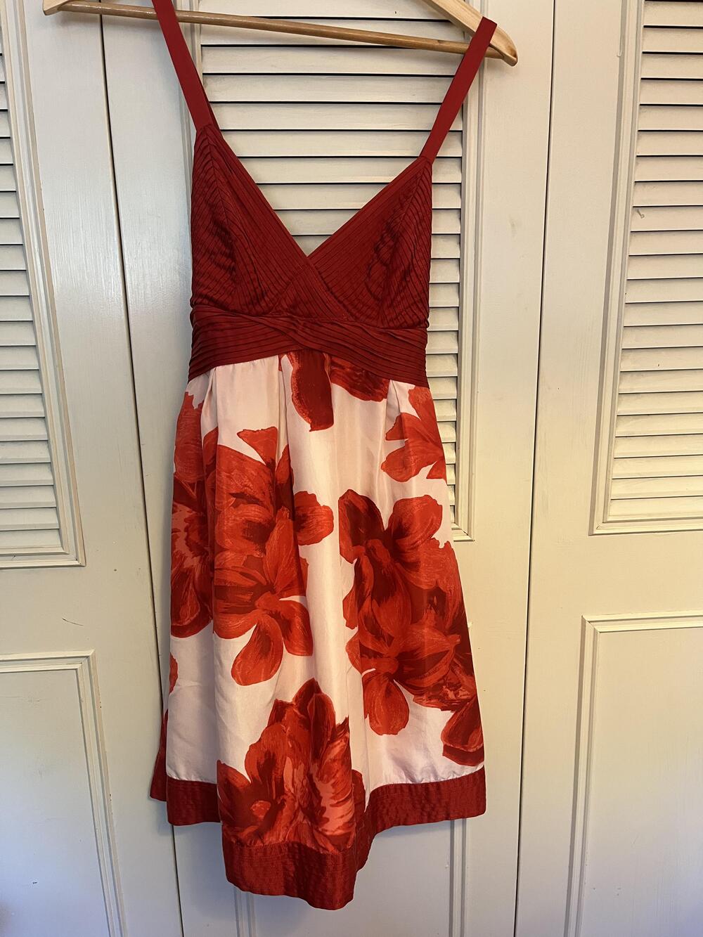Guess Jeans 100% Silk Floral Dress Formal S Red Fit Flare Holiday Pleated Party